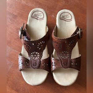 Dansko Sapphire Sandals in brown leather sz 37